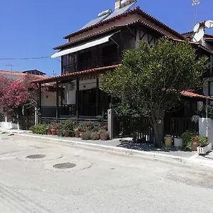 Apartament House Anna, Sarti